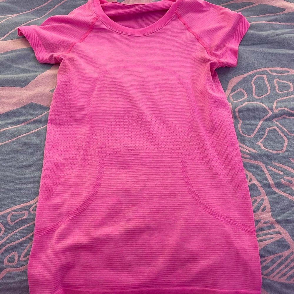 Size 4 lulu shirt